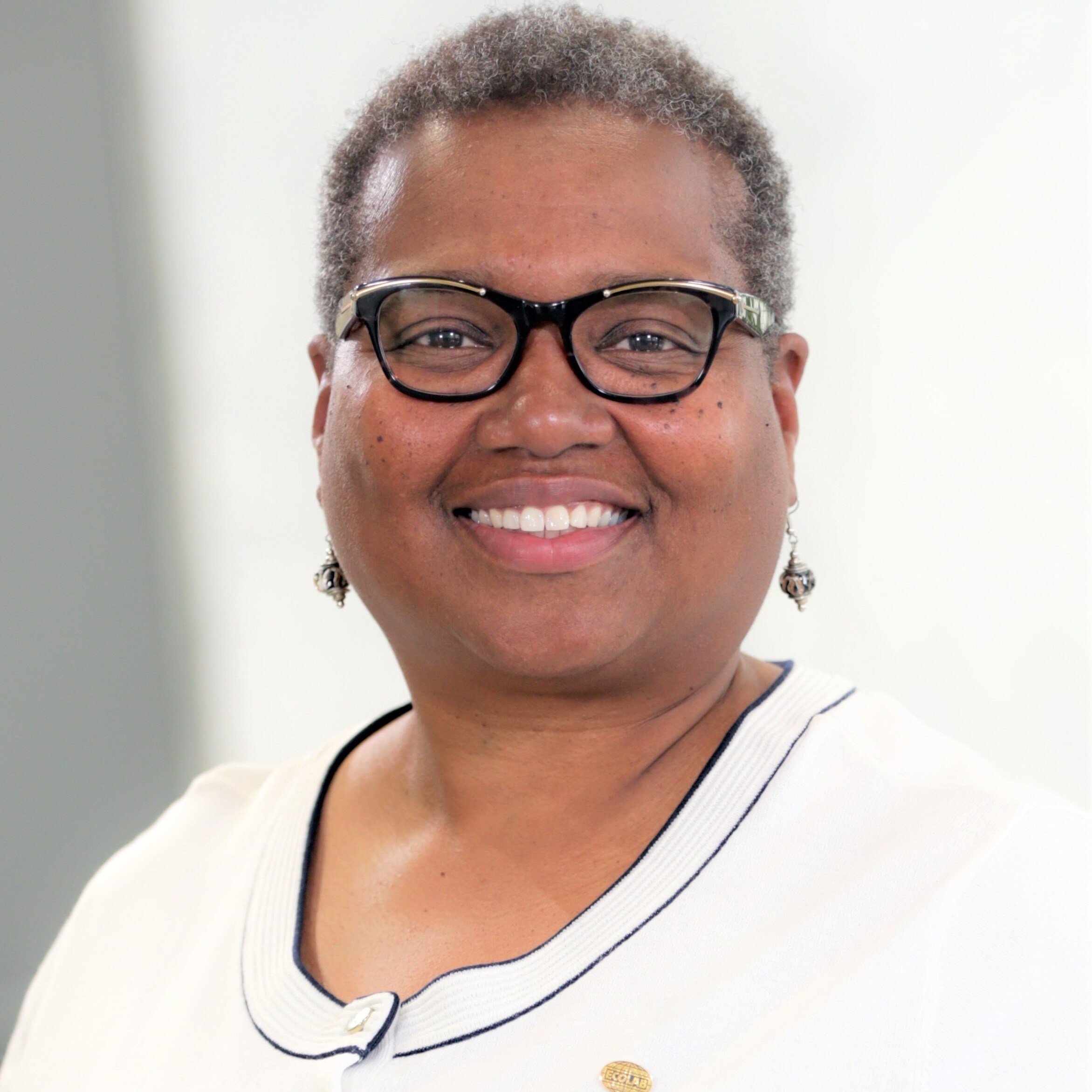 Lisa Robinson Headshot